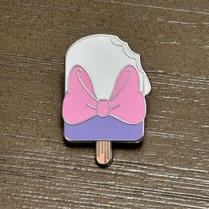 Disney Parks Ice Cream Bar Series 2 Pin 2026 - Daisy Duck